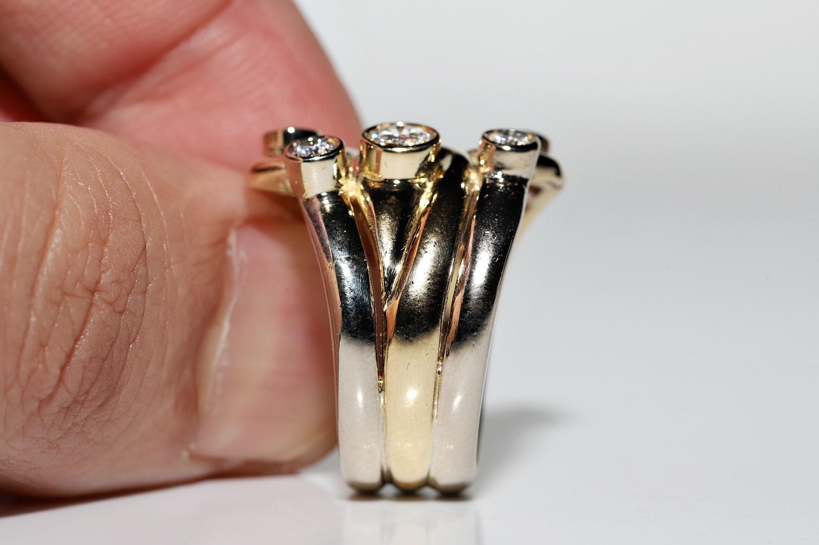 Vintage Circa 1980s 18k Gold Natural Diamond Decorated Strong Ring  For Sale 3