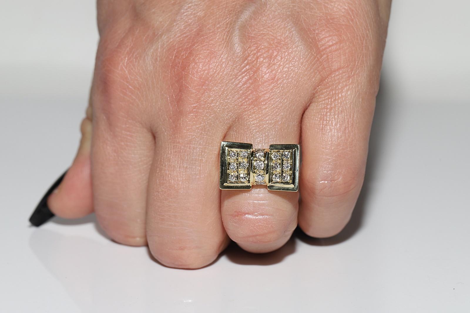 Vintage Circa 1980s 18k Gold Natural Diamond Decorated Strong Tank Ring For Sale 7