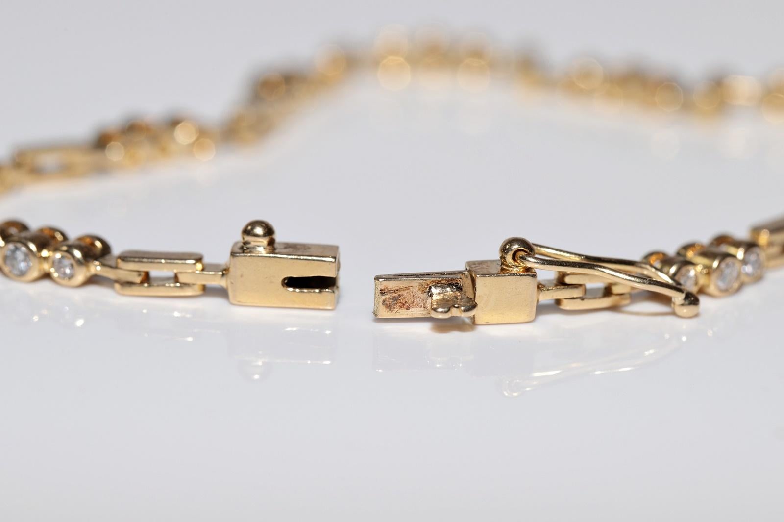 Bracciale da tennis decorato con diamanti naturali in oro 18 ct. d'epoca CIRCA 1980 in vendita 4
