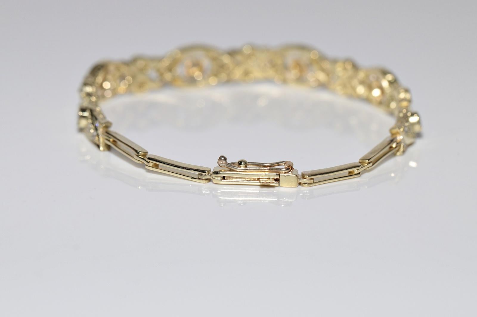 Vintage Circa 1980er Jahre 18k Gold Natürliches Diamant-Tennisarmband mit Dekoration im Angebot 5