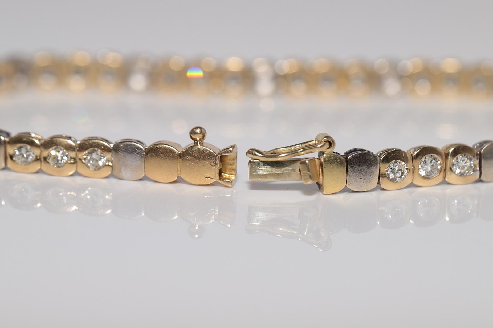 Vintage Circa 1980er Jahre 18k Gold Natürliches Diamant-Tennisarmband mit Dekoration im Angebot 5