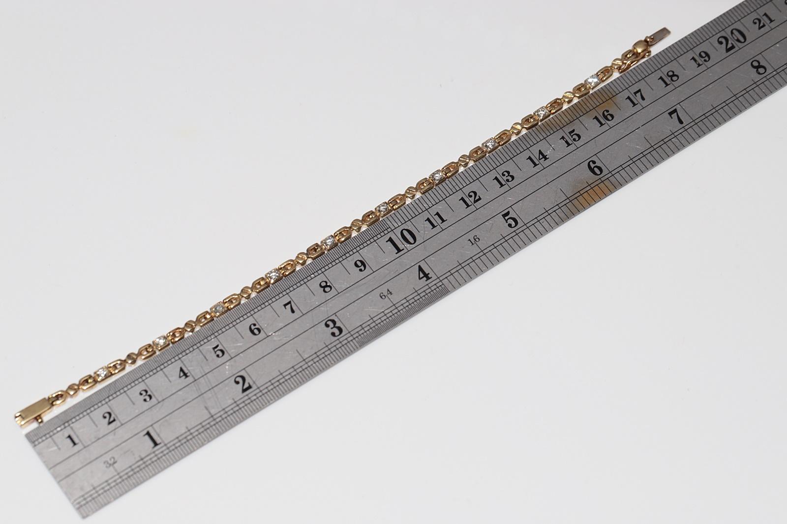 Bracciale da tennis decorato con diamanti naturali in oro 18 ct. d'epoca CIRCA 1980 in vendita 6