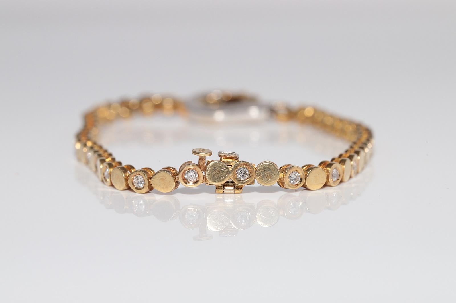 Vintage Circa 1980er Jahre 18k Gold Natürliches Diamant-Tennisarmband mit Dekoration im Angebot 7