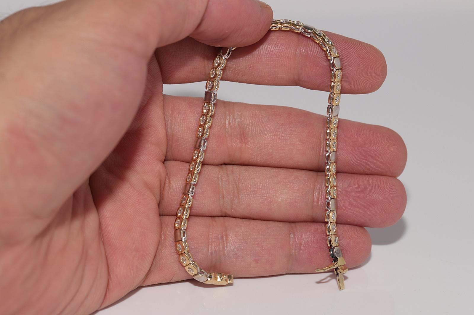 Vintage Circa 1980er Jahre 18k Gold Natürliches Diamant-Tennisarmband mit Dekoration im Angebot 9