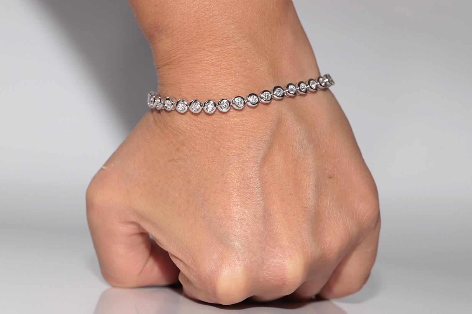 Vintage Circa 1980 Bracelet de tennis en or 18k orné de diamants naturels en vente 11