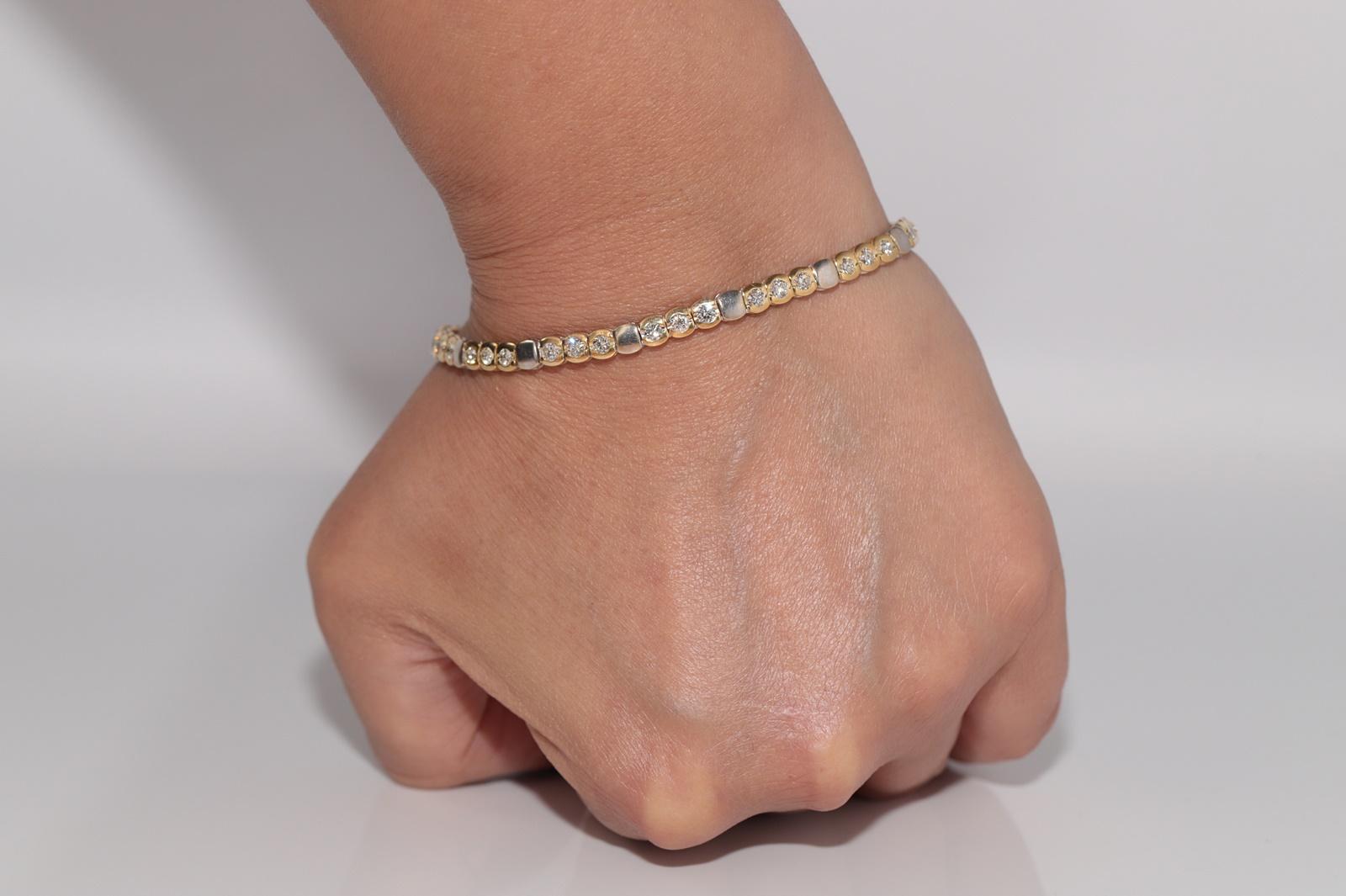 Vintage Circa 1980er Jahre 18k Gold Natürliches Diamant-Tennisarmband mit Dekoration im Angebot 11