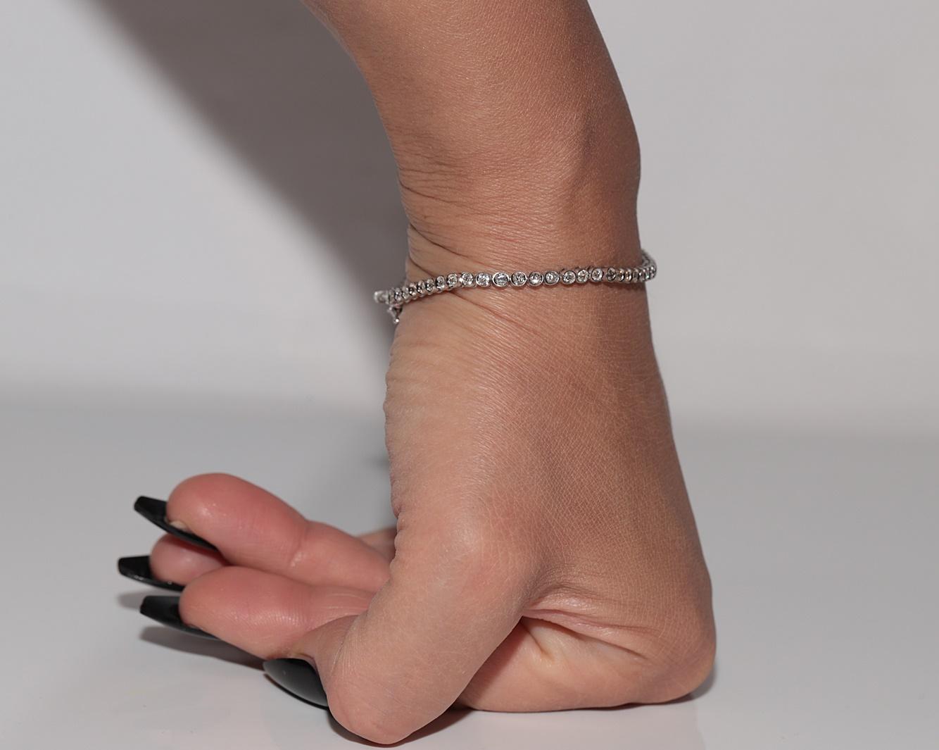 Bracciale da tennis decorato con diamanti naturali in oro 18 ct. d'epoca CIRCA 1980 in vendita 11