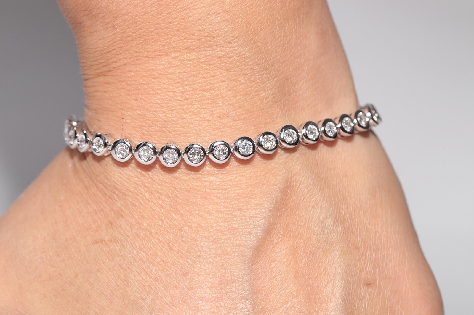 Vintage Circa 1980 Bracelet de tennis en or 18k orné de diamants naturels en vente 12