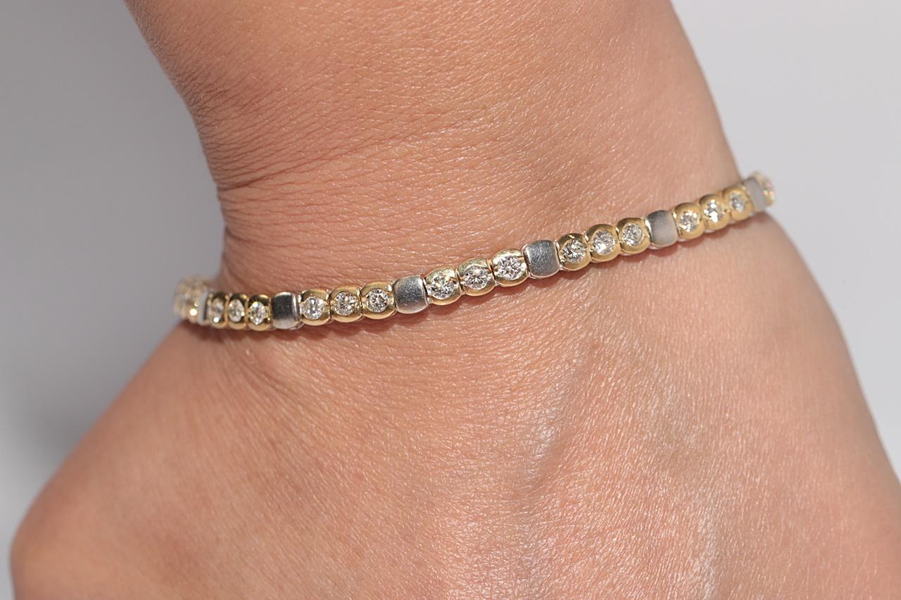 Vintage Circa 1980er Jahre 18k Gold Natürliches Diamant-Tennisarmband mit Dekoration im Angebot 12