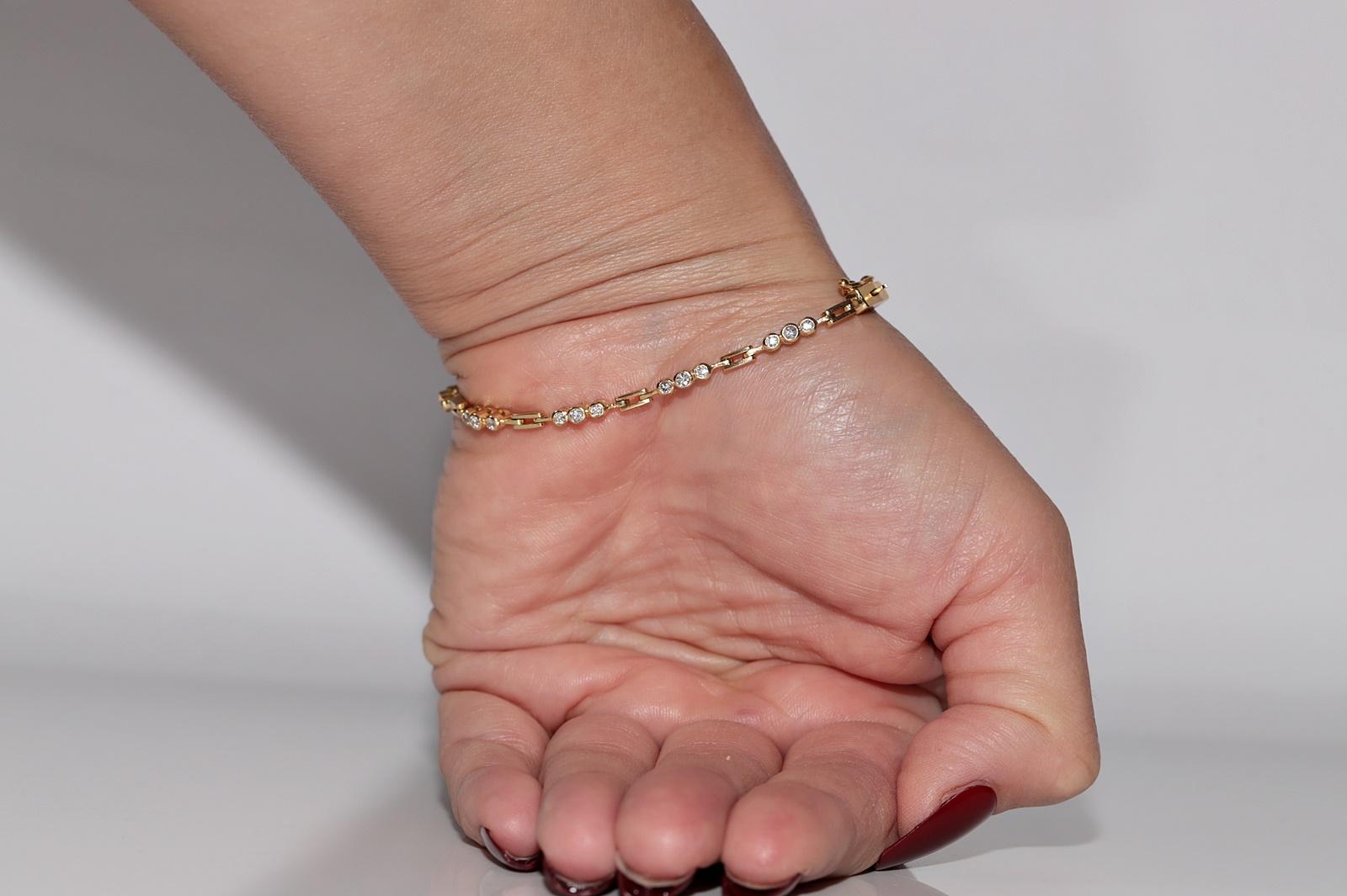 Bracciale da tennis decorato con diamanti naturali in oro 18 ct. d'epoca CIRCA 1980 in vendita 13