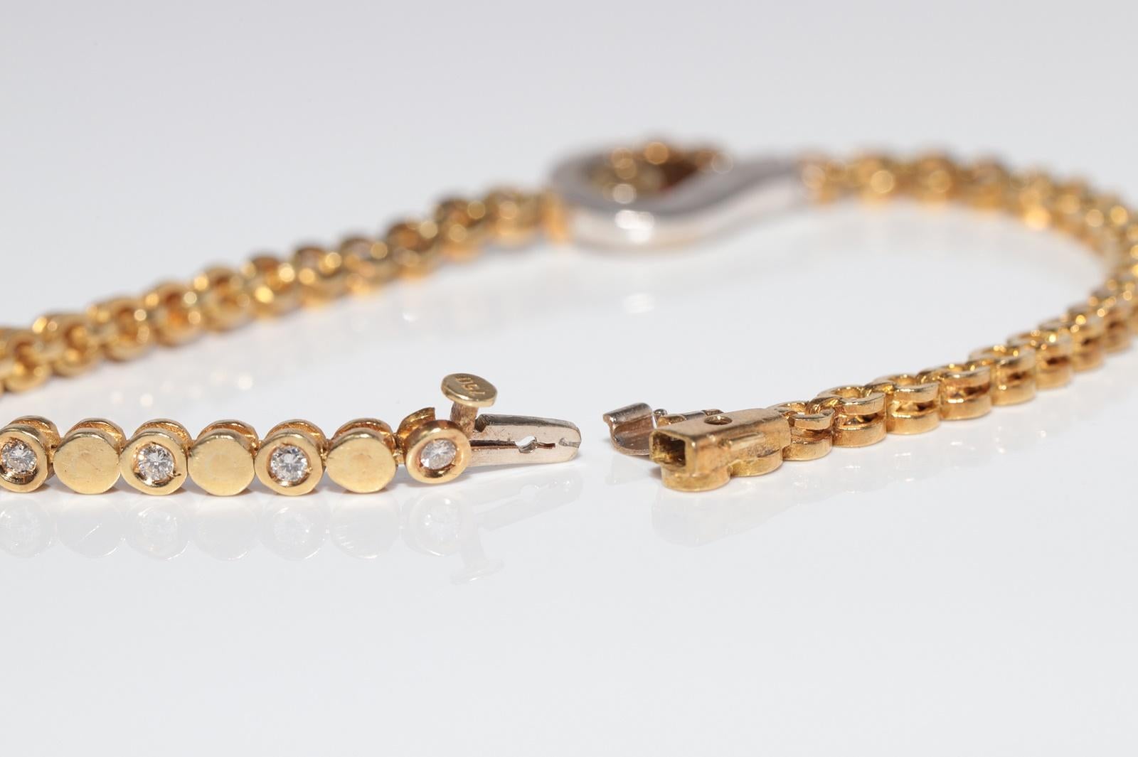 Vintage Circa 1980er Jahre 18k Gold Natürliches Diamant-Tennisarmband mit Dekoration im Angebot 13