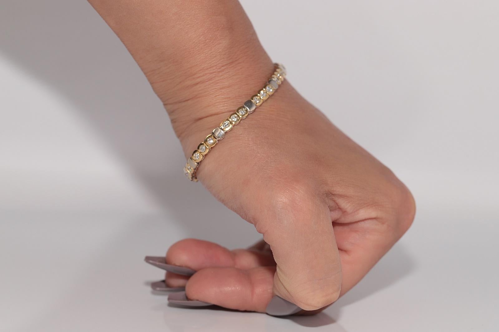 Vintage Circa 1980er Jahre 18k Gold Natürliches Diamant-Tennisarmband mit Dekoration im Angebot 13