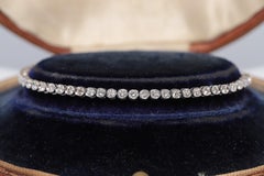 Vintage Circa 1980er Jahre 18k Gold Natürliches Diamant-Tennisarmband mit Dekoration