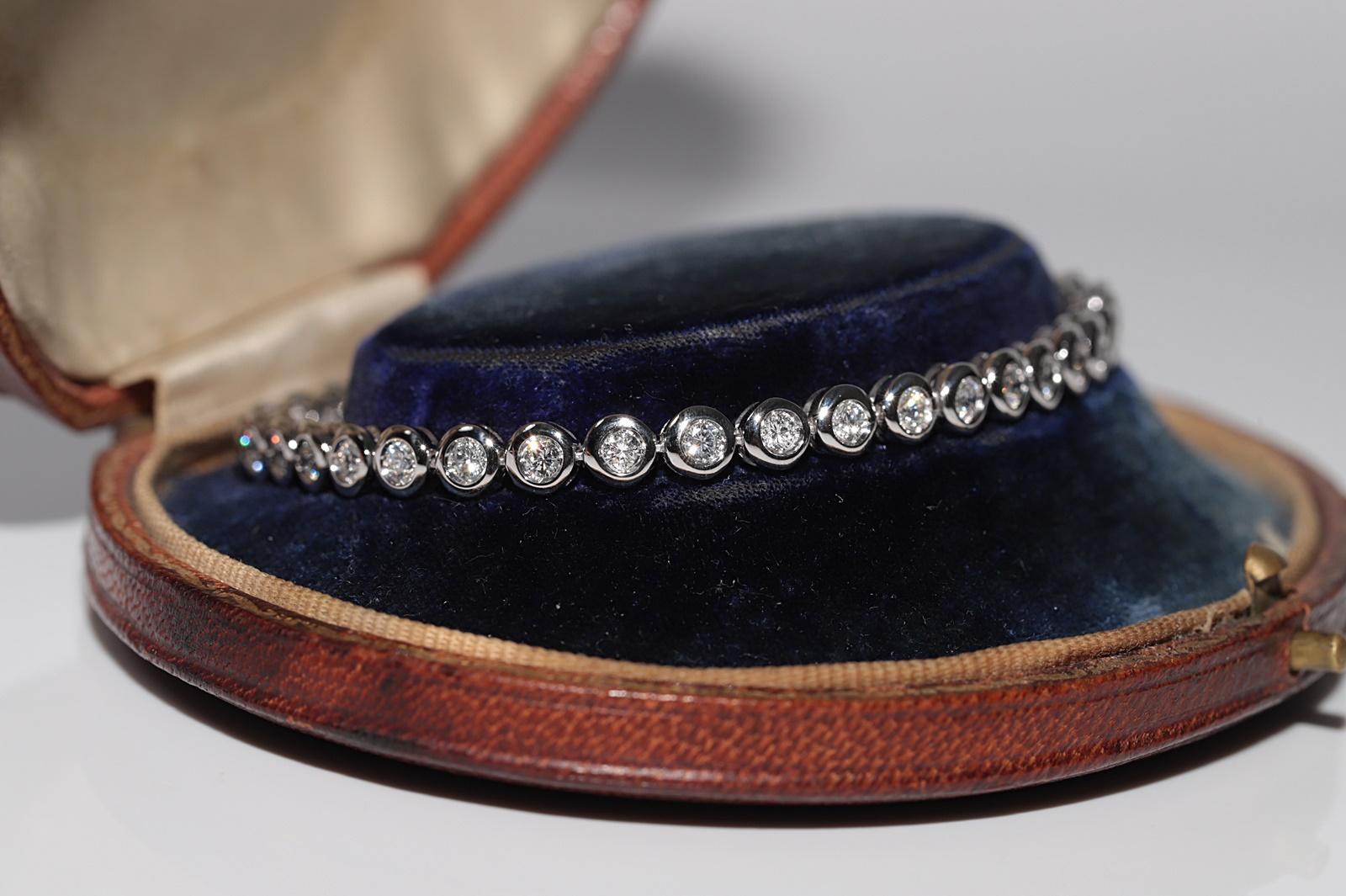 Rétro Vintage Circa 1980 Bracelet de tennis en or 18k orné de diamants naturels en vente
