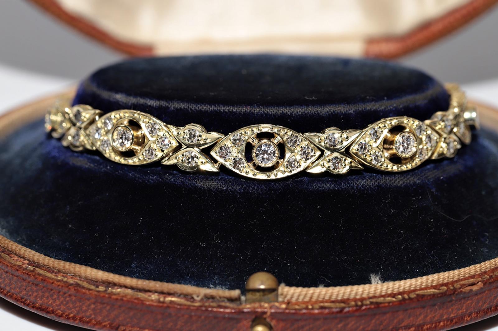 Vintage Circa 1980er Jahre 18k Gold Natürliches Diamant-Tennisarmband mit Dekoration (Retro) im Angebot