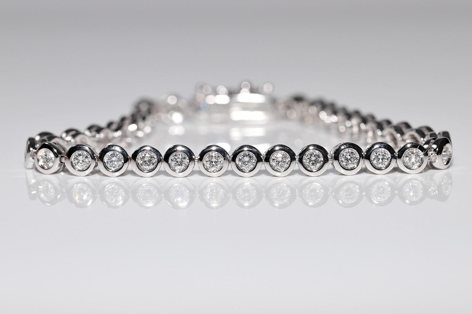 Taille brillant Vintage Circa 1980 Bracelet de tennis en or 18k orné de diamants naturels en vente