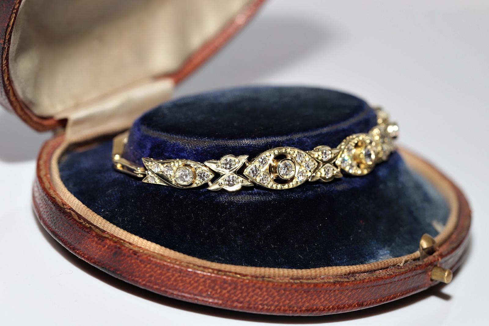 Vintage Circa 1980er Jahre 18k Gold Natürliches Diamant-Tennisarmband mit Dekoration (Brillantschliff) im Angebot