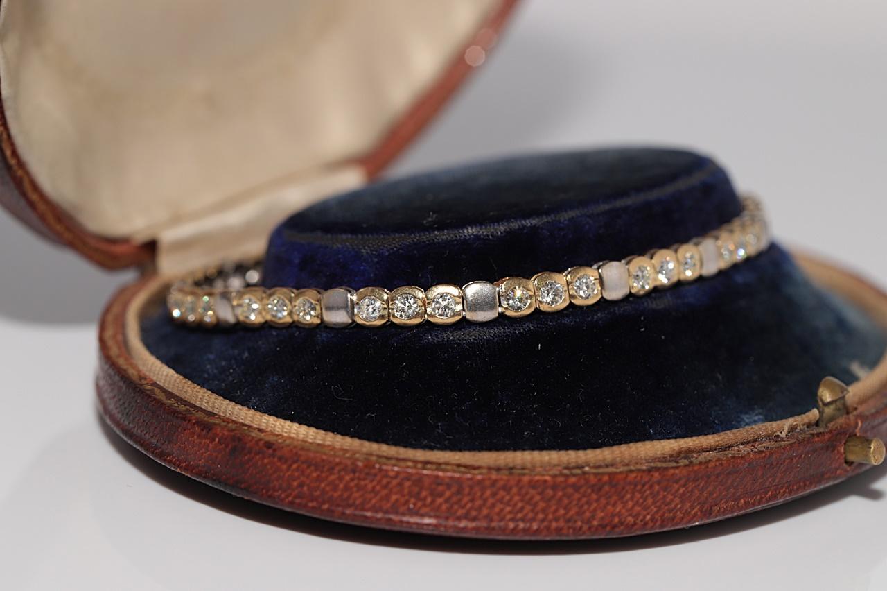 Vintage Circa 1980er Jahre 18k Gold Natürliches Diamant-Tennisarmband mit Dekoration (Brillantschliff) im Angebot