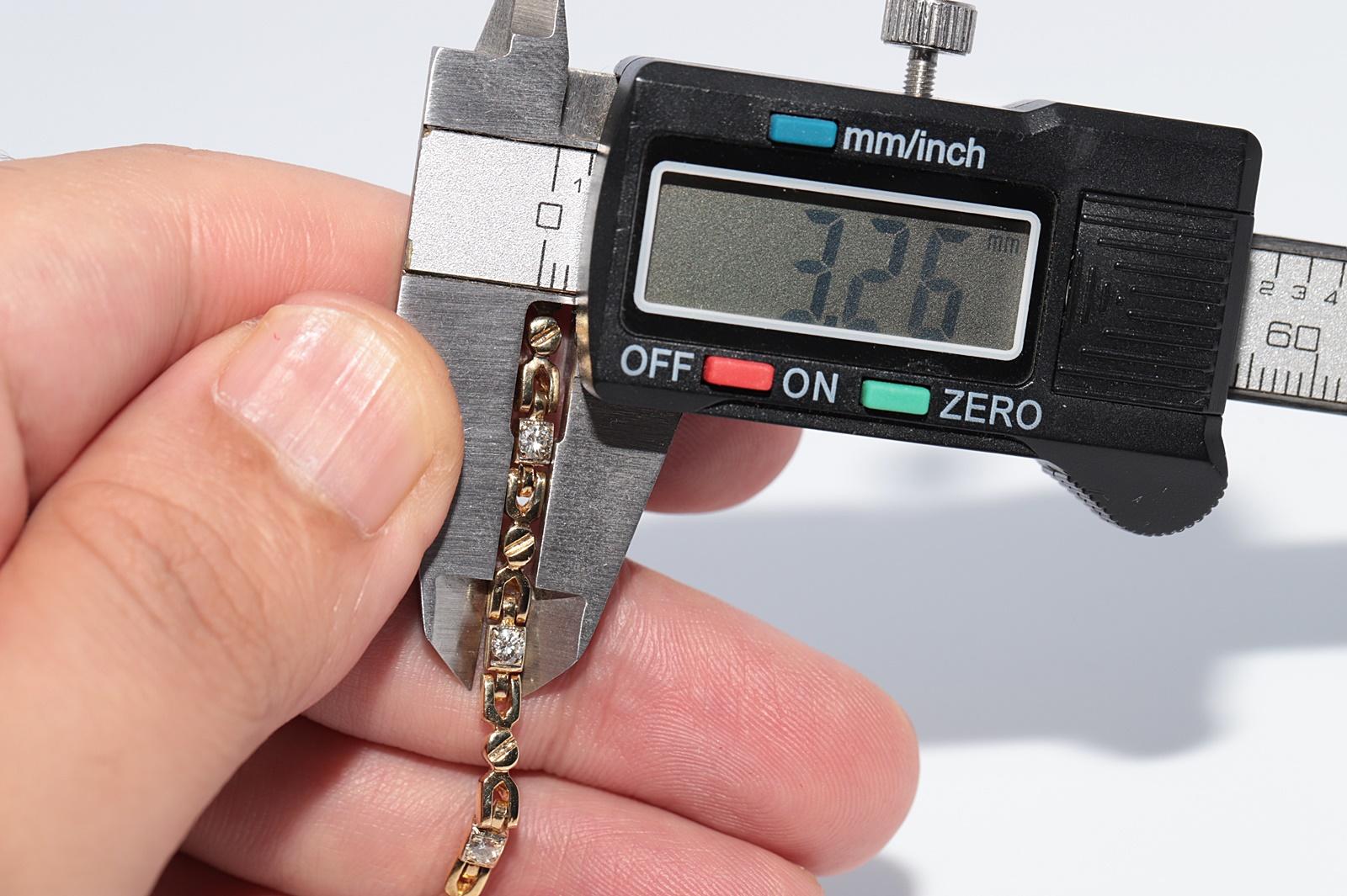 Bracciale da tennis decorato con diamanti naturali in oro 18 ct. d'epoca CIRCA 1980 In condizioni buone in vendita a Fatih/İstanbul, 34