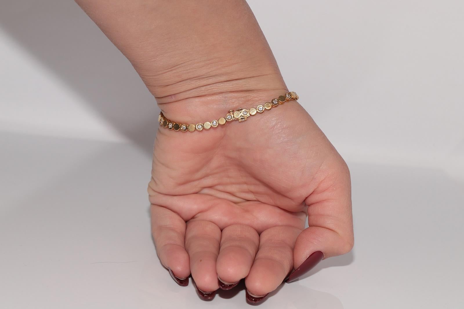 Vintage Circa 1980er Jahre 18k Gold Natürliches Diamant-Tennisarmband mit Dekoration Damen im Angebot