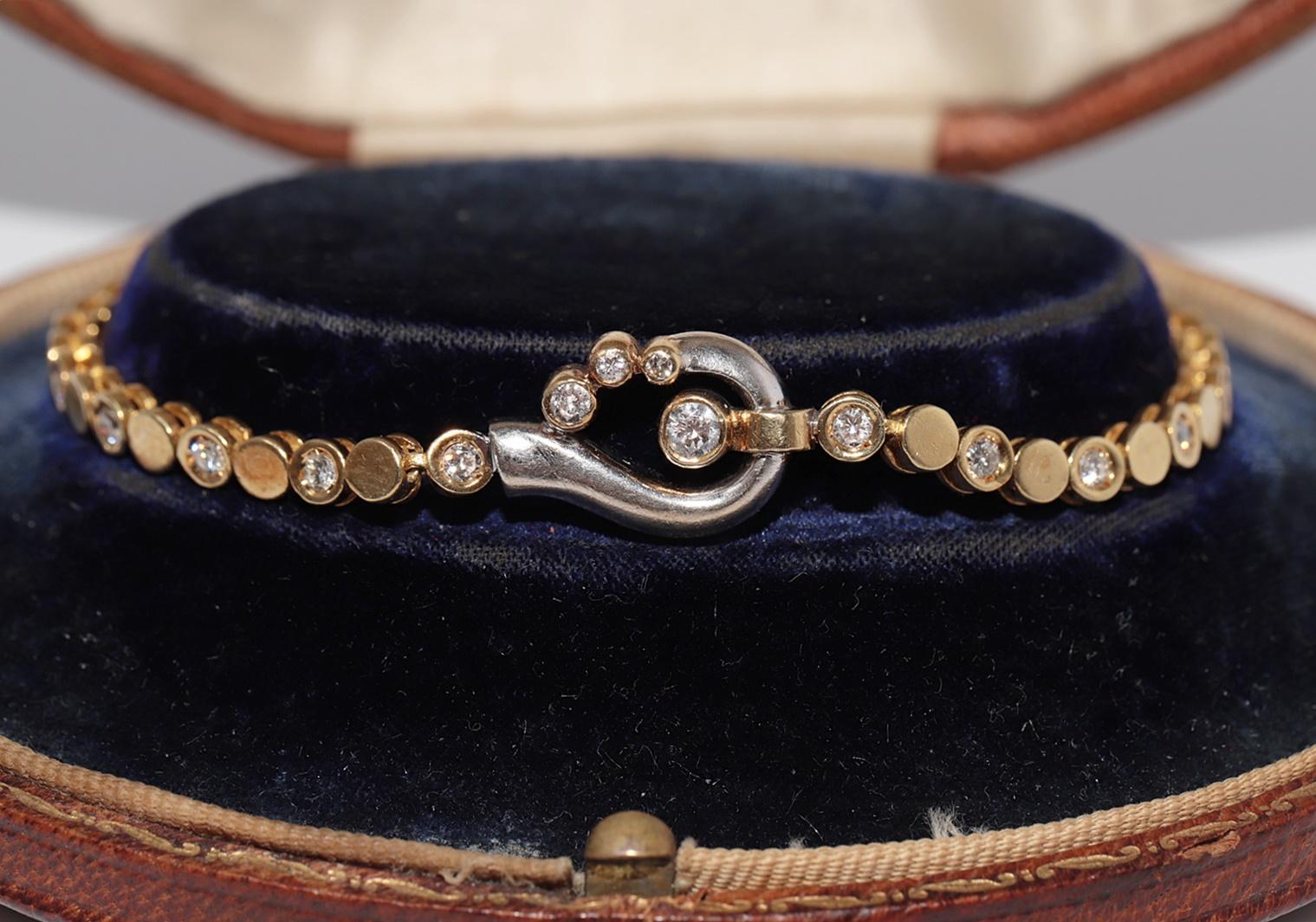 Vintage Circa 1980er Jahre 18k Gold Natürliches Diamant-Tennisarmband mit Dekoration im Angebot 1