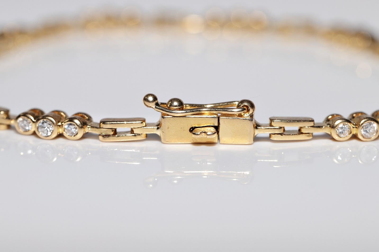 Bracciale da tennis decorato con diamanti naturali in oro 18 ct. d'epoca CIRCA 1980 in vendita 2