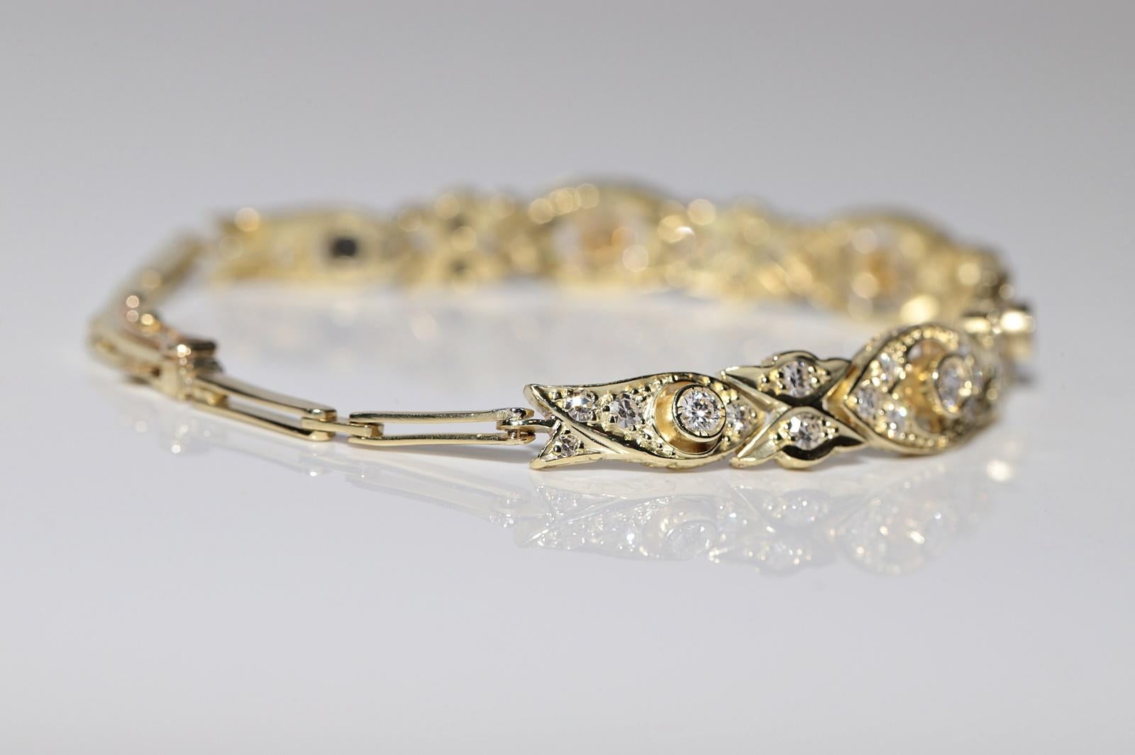 Vintage Circa 1980er Jahre 18k Gold Natürliches Diamant-Tennisarmband mit Dekoration im Angebot 2