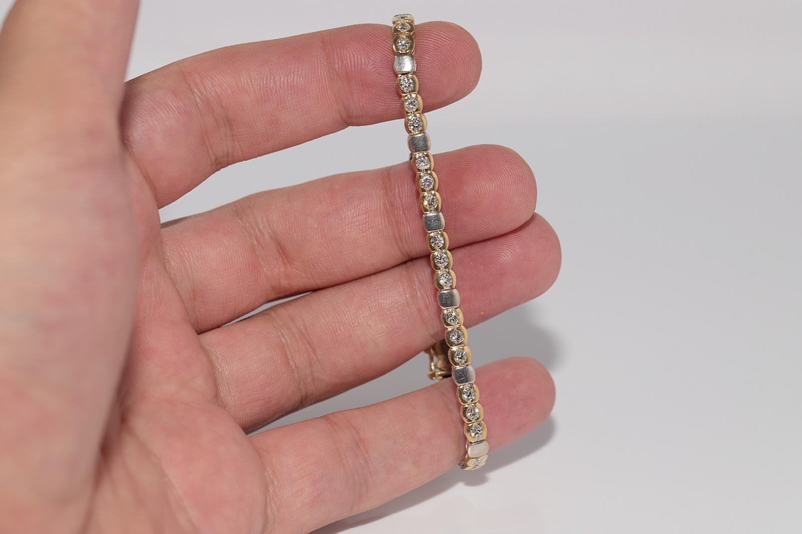 Vintage Circa 1980er Jahre 18k Gold Natürliches Diamant-Tennisarmband mit Dekoration im Angebot 2