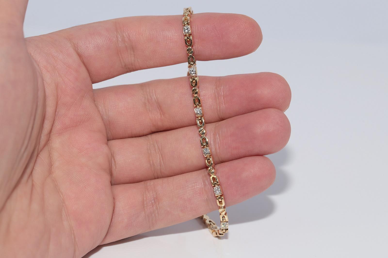 Bracciale da tennis decorato con diamanti naturali in oro 18 ct. d'epoca CIRCA 1980 in vendita 2