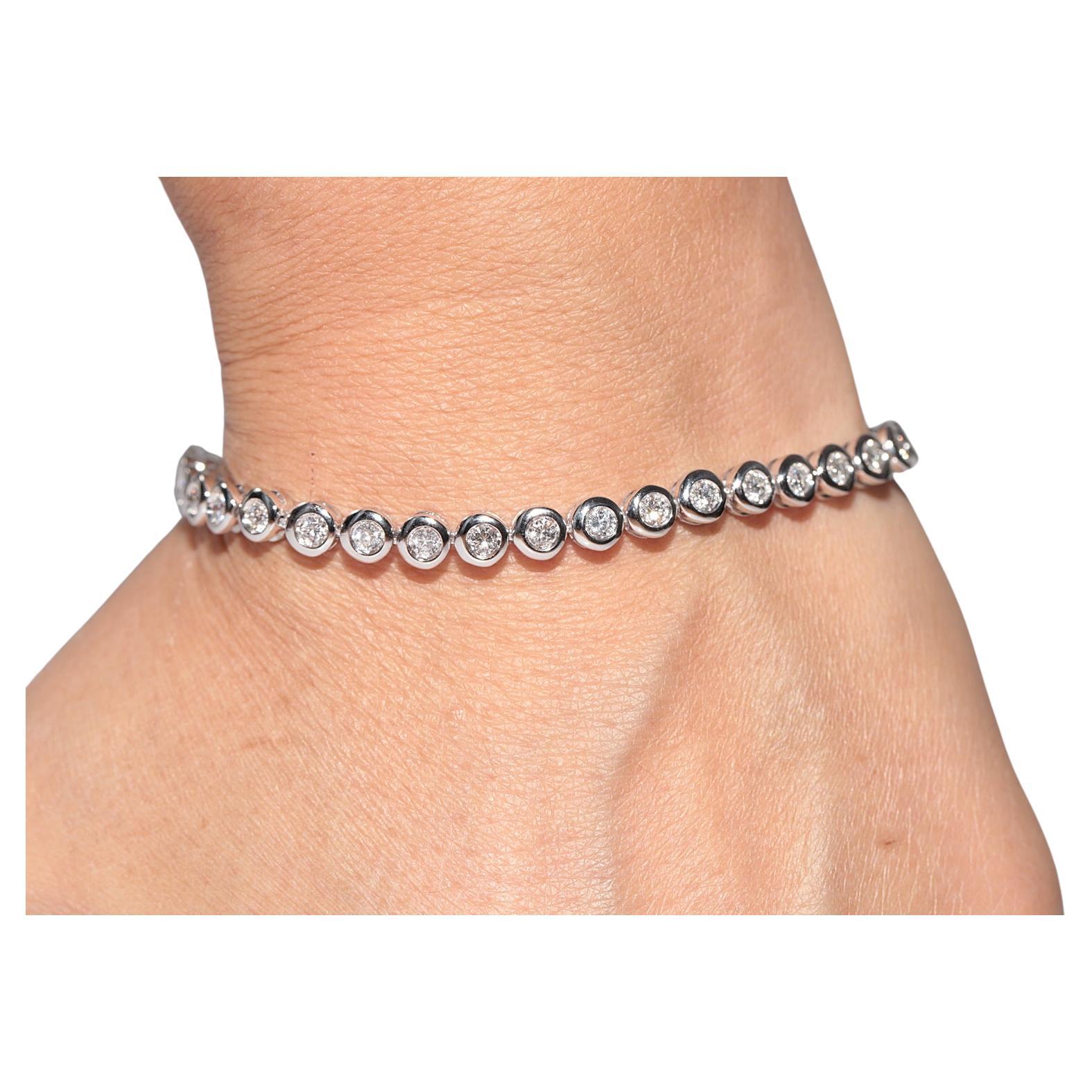 Vintage Circa 1980 Bracelet de tennis en or 18k orné de diamants naturels