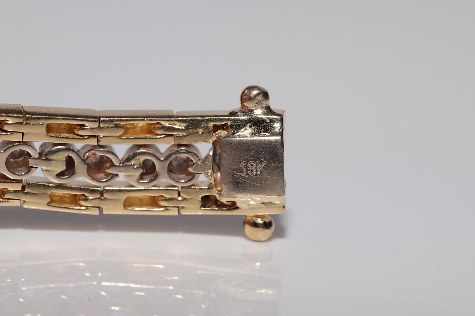 Vintage Circa 1980s 18k Gold Natural Diamond Decorated Tennis Strong Bracelet For Sale 5