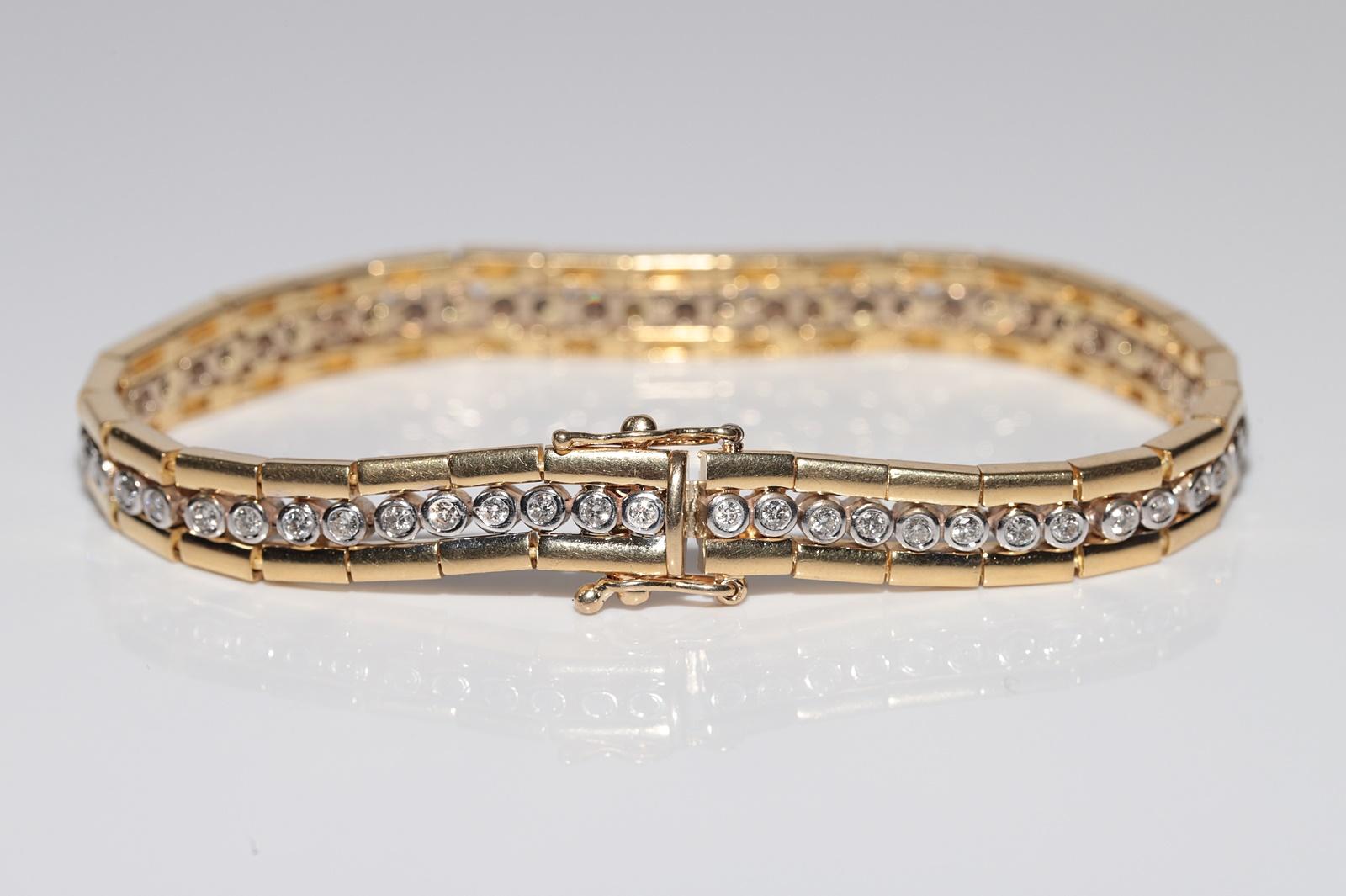 Vintage Circa 1980s 18k Gold Natural Diamond Decorated Tennis Strong Bracelet For Sale 2