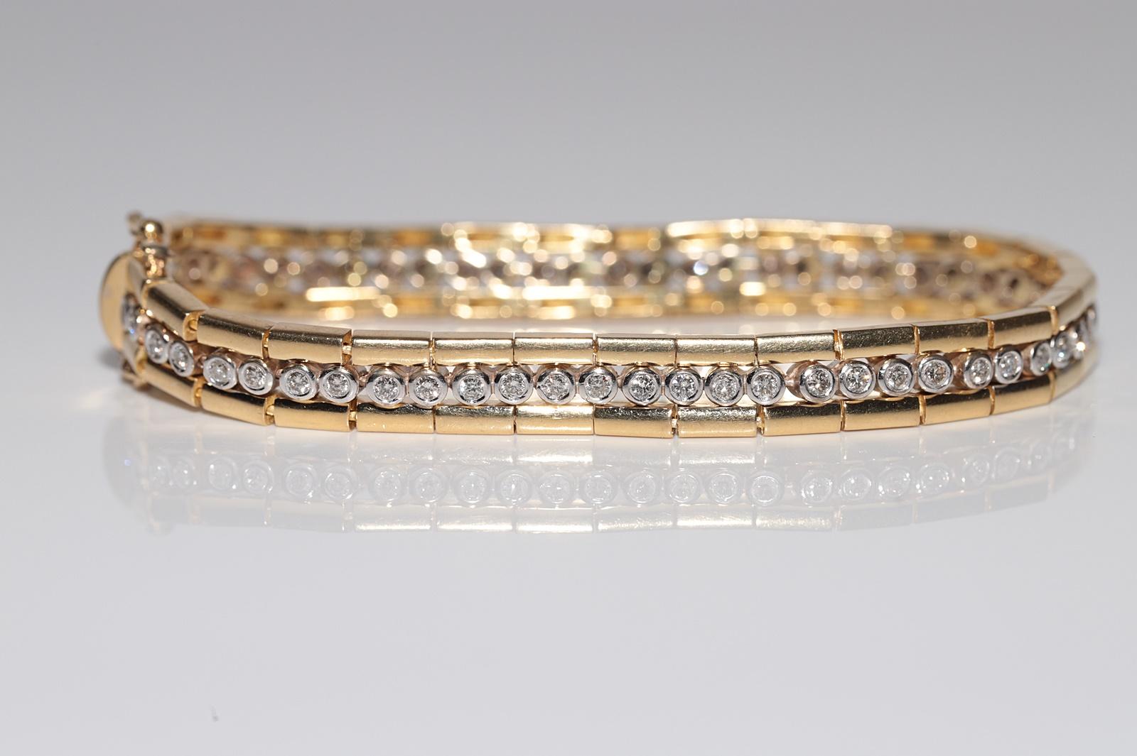 Vintage Circa 1980s 18k Gold Natural Diamond Decorated Tennis Strong Bracelet For Sale 3