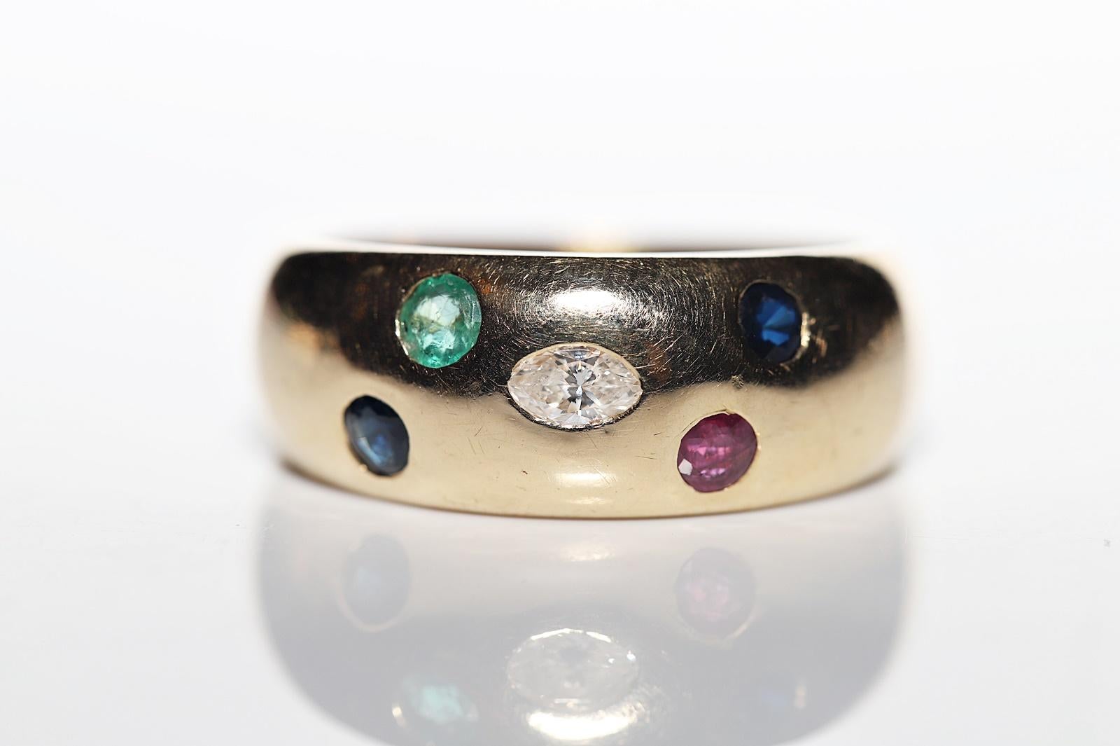 Vintage Circa 1980er Jahre 18k Gold Natürlicher Diamant Smaragd Saphir Rubin Band Ring  (Retro) im Angebot
