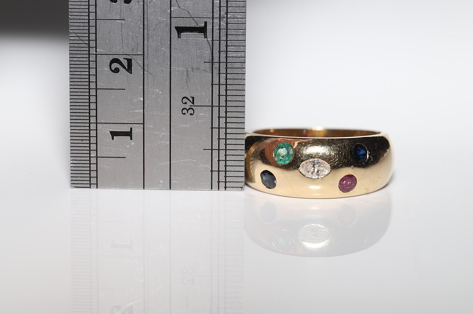 Vintage Circa 1980er Jahre 18k Gold Natürlicher Diamant Smaragd Saphir Rubin Band Ring  im Angebot 2