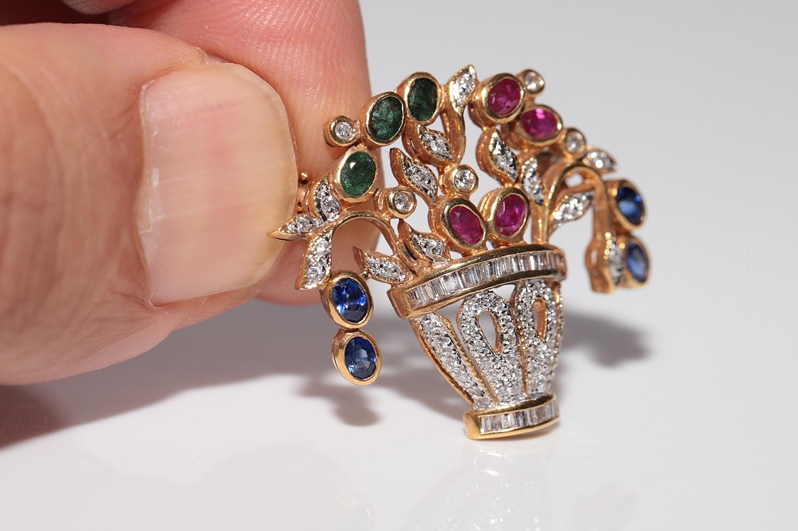 Brilliant Cut Vintage Circa 1980s 18k Gold Natural Diamond Emerald Sapphire Ruby Brooch For Sale