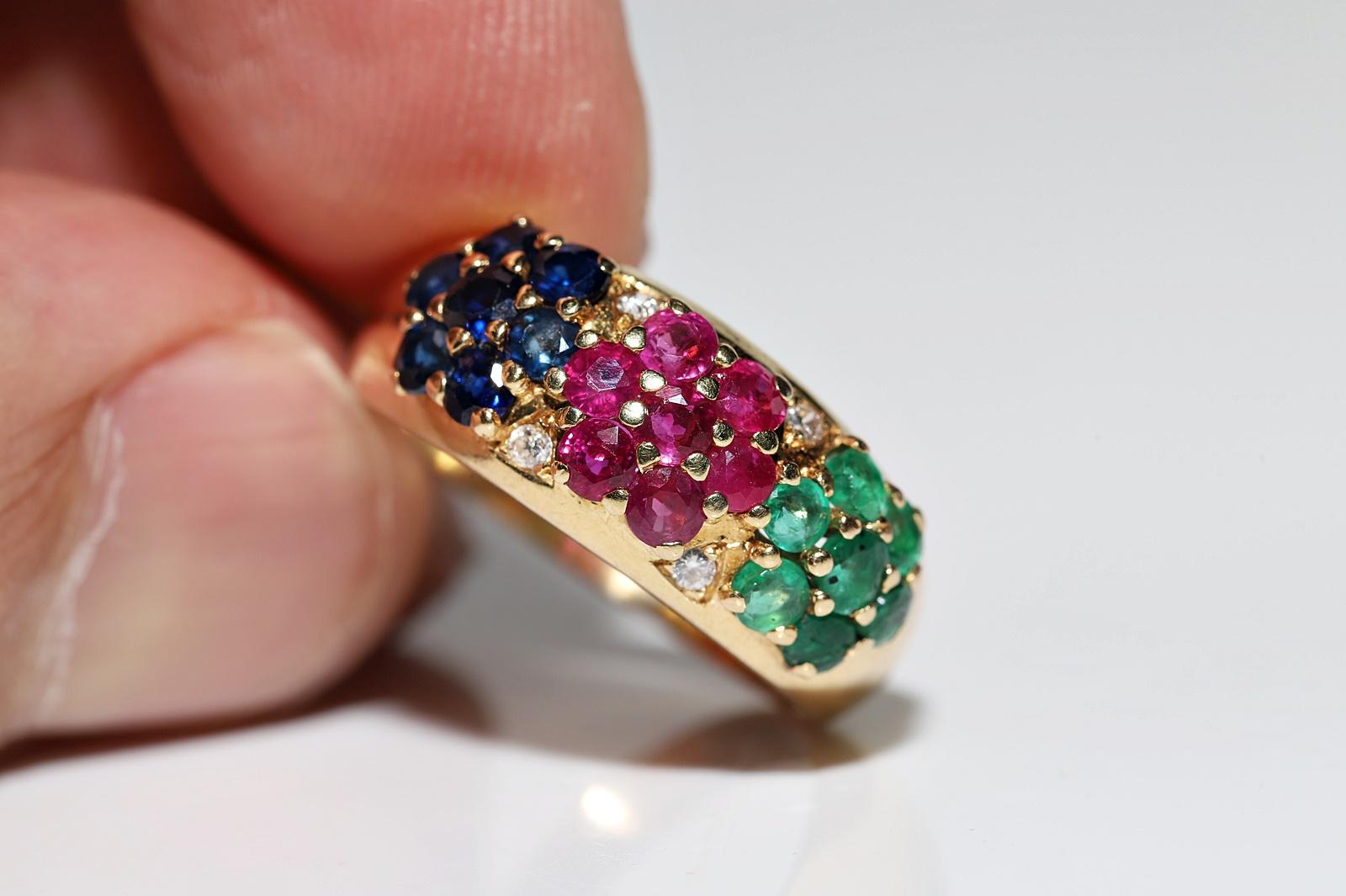 Anillo Vintage Circa 1980s Oro 18k Diamante Natural Esmeralda Zafiro Rubí en venta 6