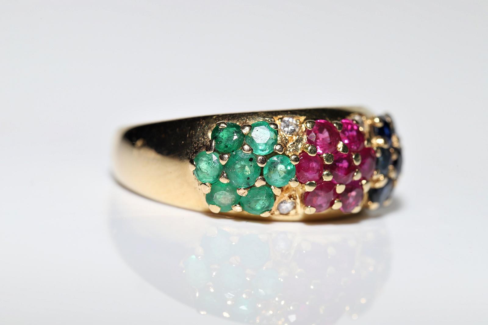 Anillo Vintage Circa 1980s Oro 18k Diamante Natural Esmeralda Zafiro Rubí en venta 1