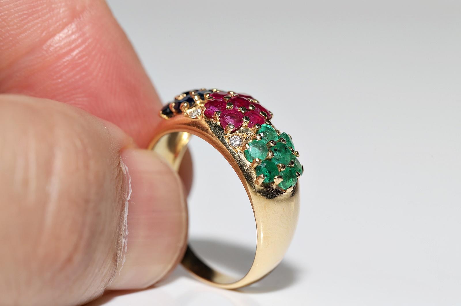 Anillo Vintage Circa 1980s Oro 18k Diamante Natural Esmeralda Zafiro Rubí en venta 3
