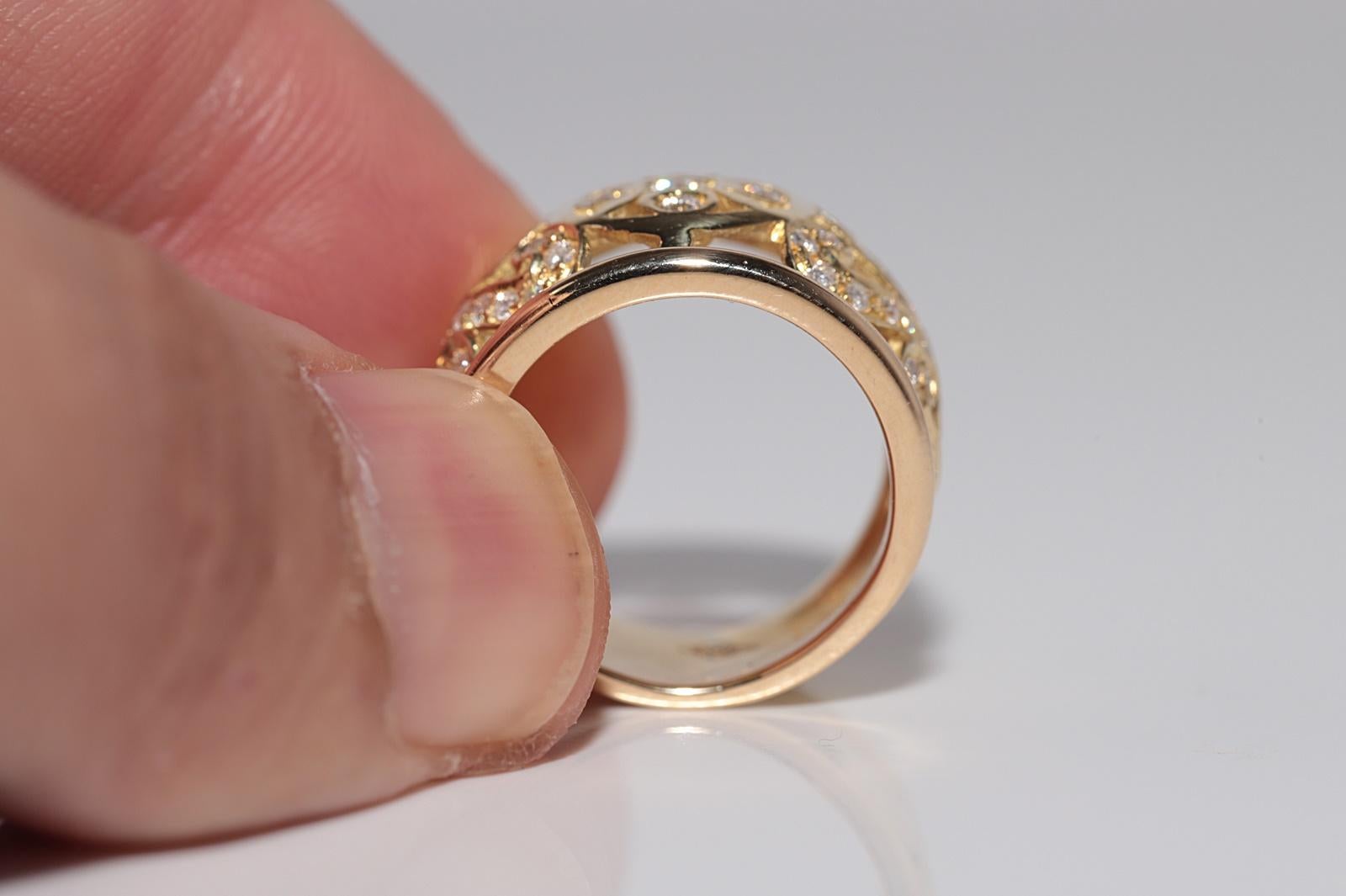Vintage Circa 1980s 18k Gold Natural Diamond Flowers Design Strong Ring For Sale 5