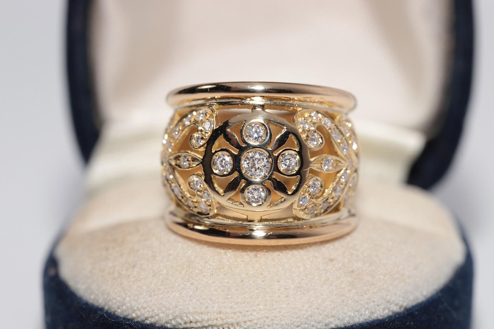 In ottime condizioni.
Il peso totale è di 9,8 grammi.
Totalmente è un diamante di 1,05 ct.
Il diamante ha colore G-H e purezza vvs-vs.
La misura dell'anello è US 5.5
Possiamo realizzare qualsiasi dimensione.
Per qualsiasi domanda, contattaci.