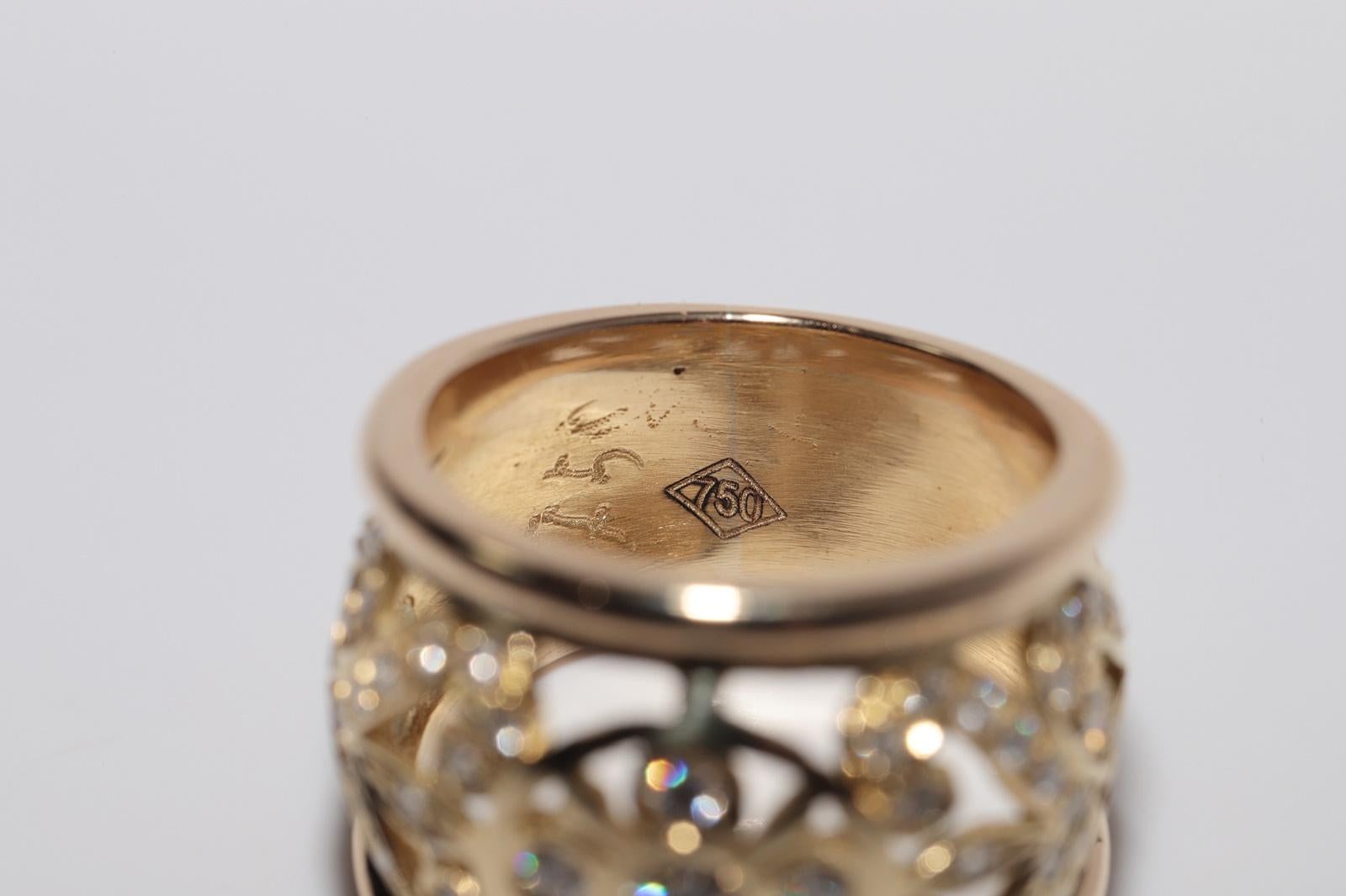 Vintage Circa 1980s 18k Gold Natural Diamond Flowers Design Strong Ring For Sale 3