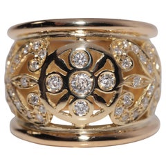Vintage Circa 1980s 18k Gold Natural Diamond Flowers Design Strong Ring