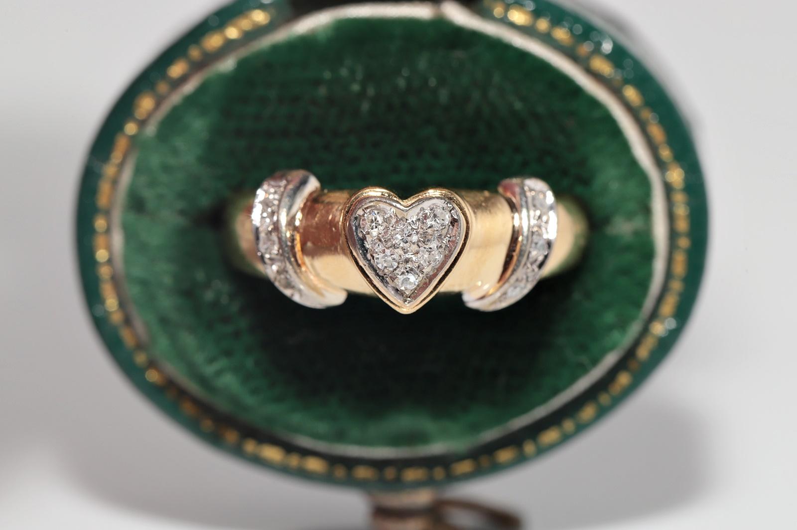 En très bon état.
Poids total 3,5 grammes.
Au total, un diamant de 0,17 ct.
Le diamant est de couleur H et de pureté vs1-s1.
La taille de la bague est de 6.75 
Nous pouvons fabriquer n'importe quelle taille.
La boîte n'est pas incluse.
N'hésitez pas