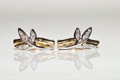 Vintage Circa 1980s 18k Gold Natural Diamond Ivy Style Earring