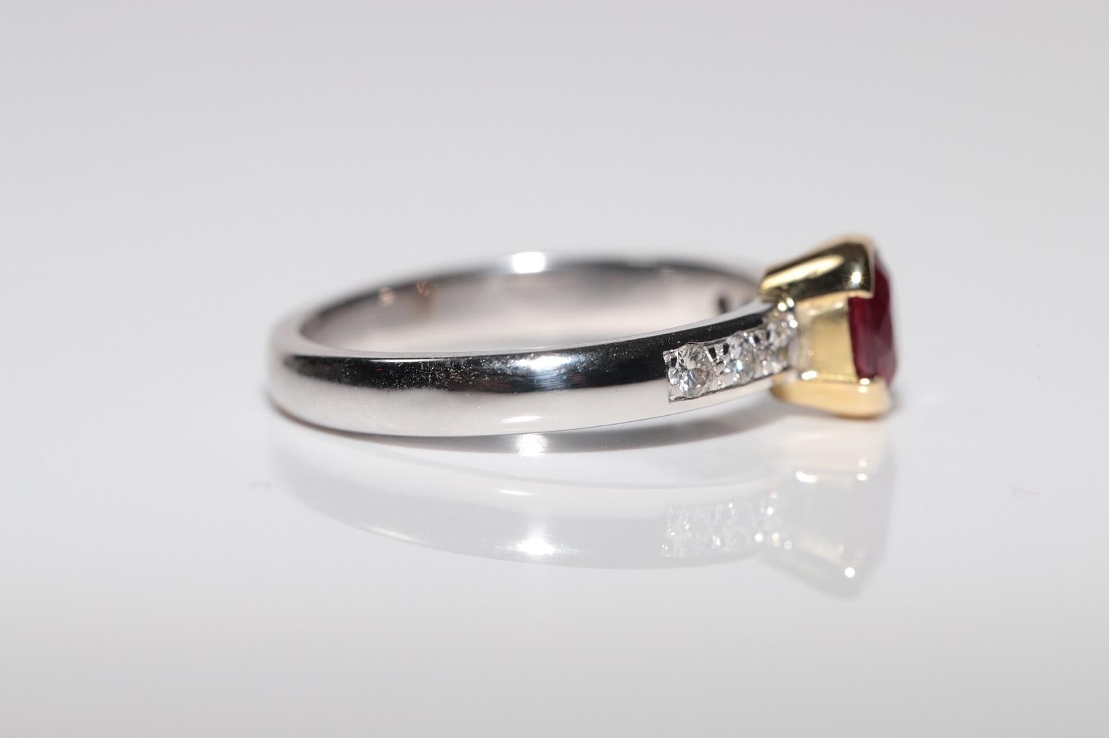 Anillo Vintage Circa 1980s Oro 18k Diamante Natural Corte Oval Rubí Decorado en venta 4