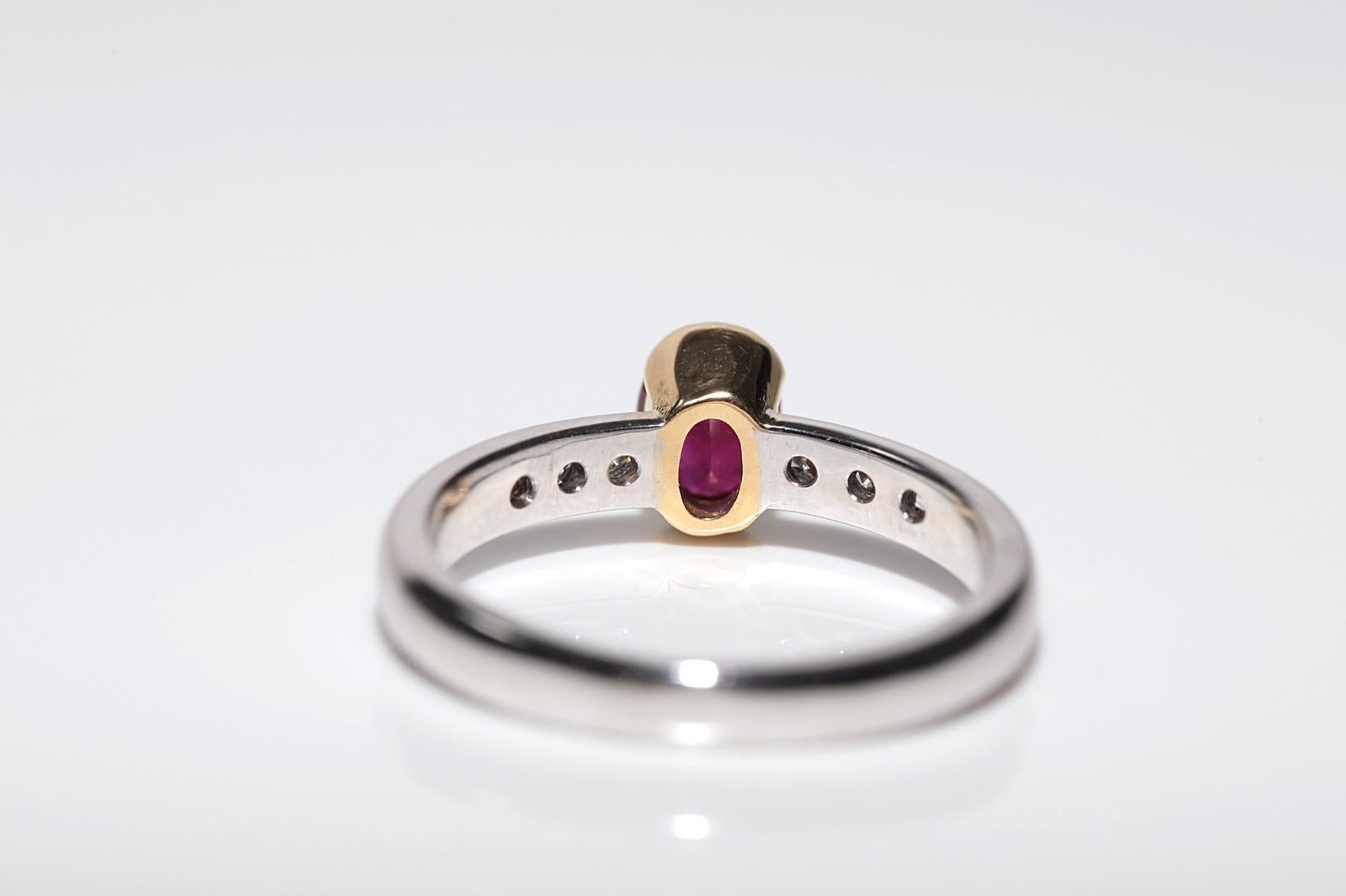 Anillo Vintage Circa 1980s Oro 18k Diamante Natural Corte Oval Rubí Decorado en venta 6