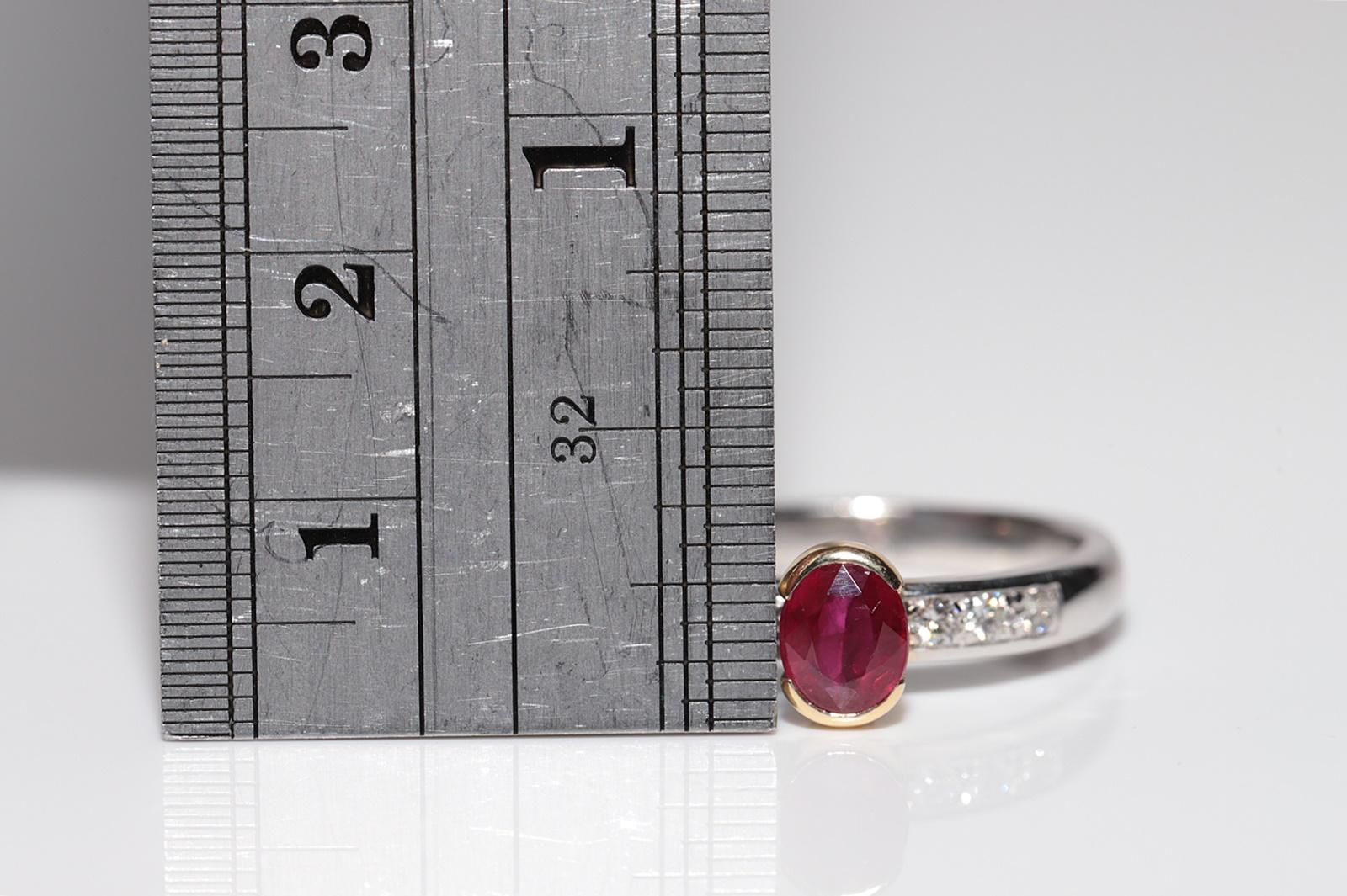 Anillo Vintage Circa 1980s Oro 18k Diamante Natural Corte Oval Rubí Decorado en venta 7