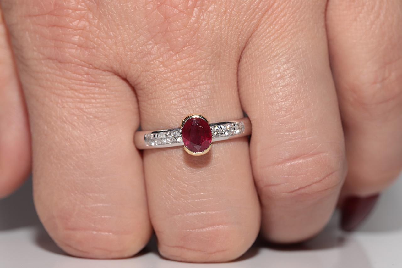 De las mujeres Anillo Vintage Circa 1980s Oro 18k Diamante Natural Corte Oval Rubí Decorado en venta