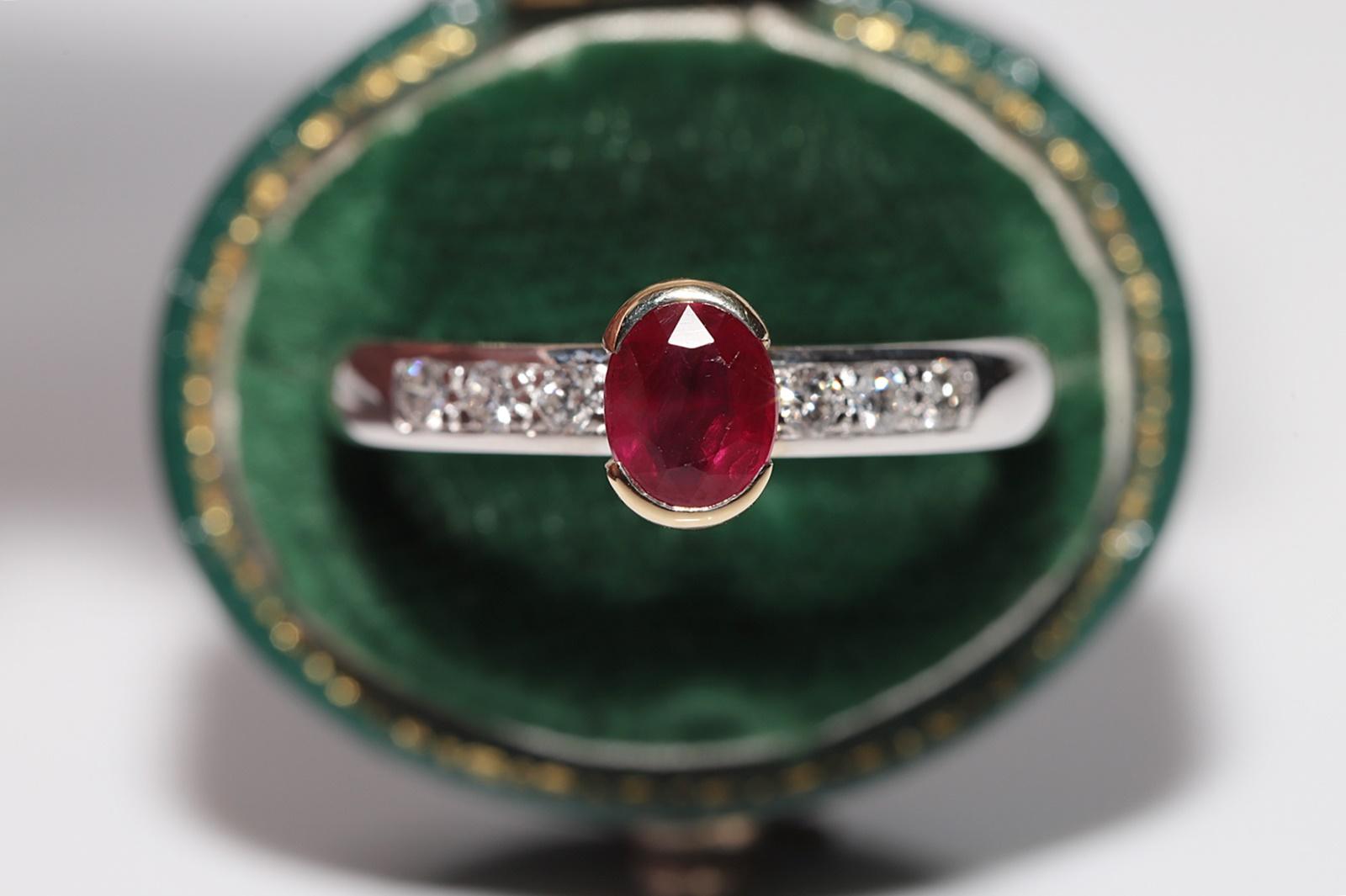 Anillo Vintage Circa 1980s Oro 18k Diamante Natural Corte Oval Rubí Decorado en venta 1